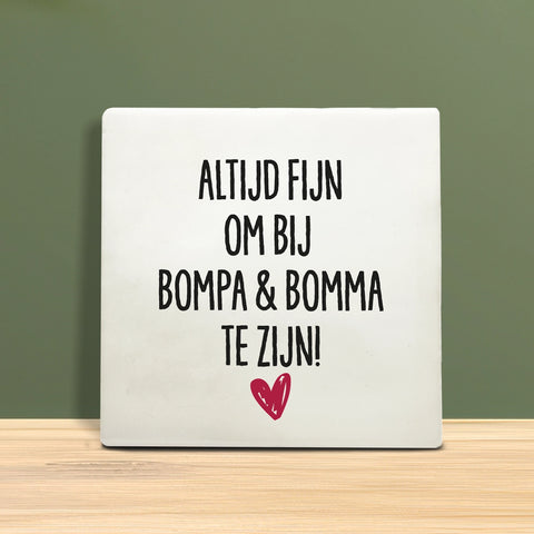 Tegeltje met Tekst - Altijd fijn om bij Bompa en Bomma te zijn.