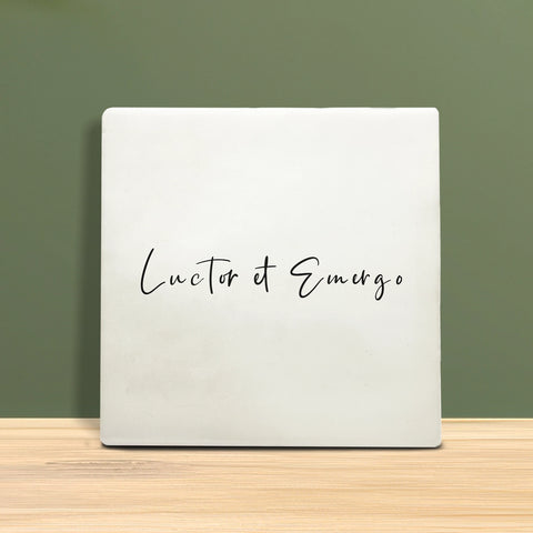 Tile with text - Luctor et Emergo