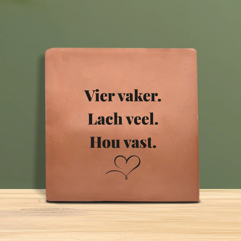 Tegeltje met tekst - Vier vaker lach veel hou vast.